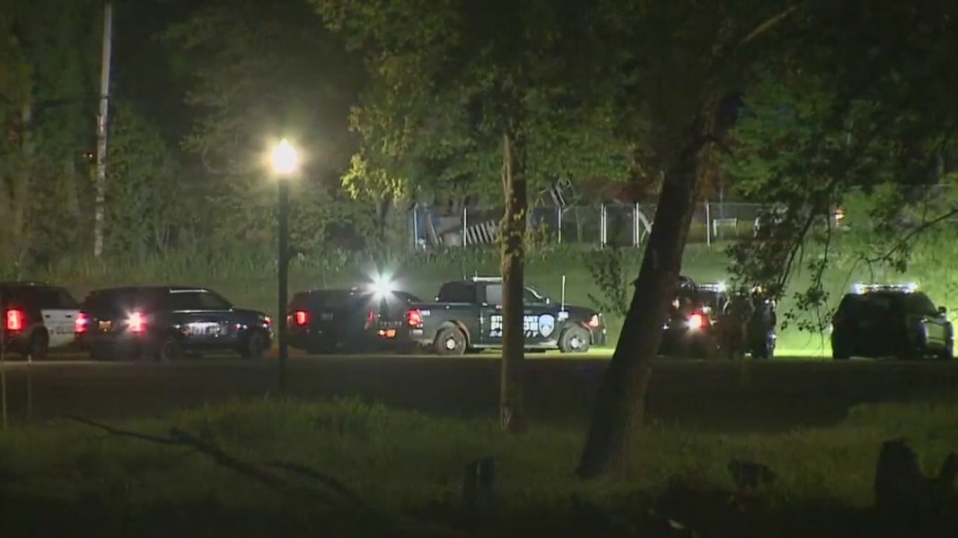 Racine police shooting; 1 dead after fleeing traffic stop, firing at officers